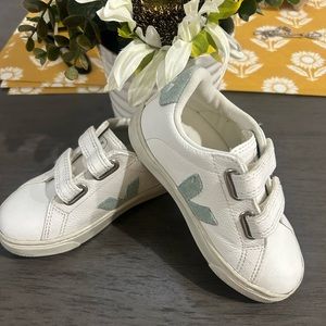 Children’s Veja sneakers-Size 26 US size 9.5